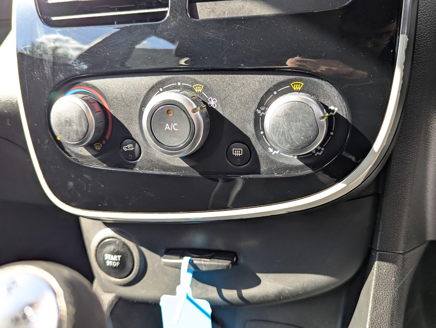Used Renault Clio 2015 for sale - 76043050: Photo 15