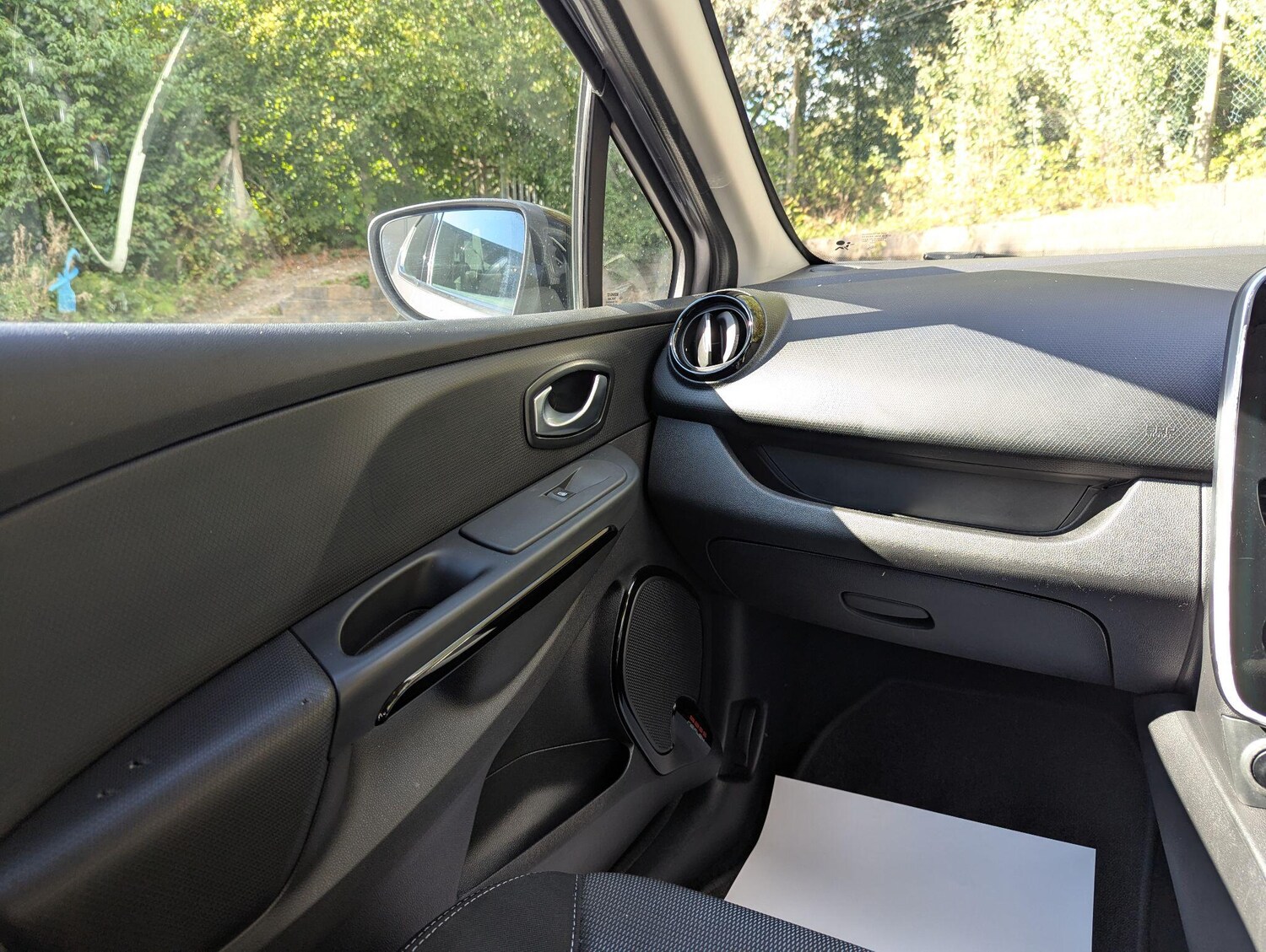Used Renault Clio 2015 for sale - 76043050: Photo 16
