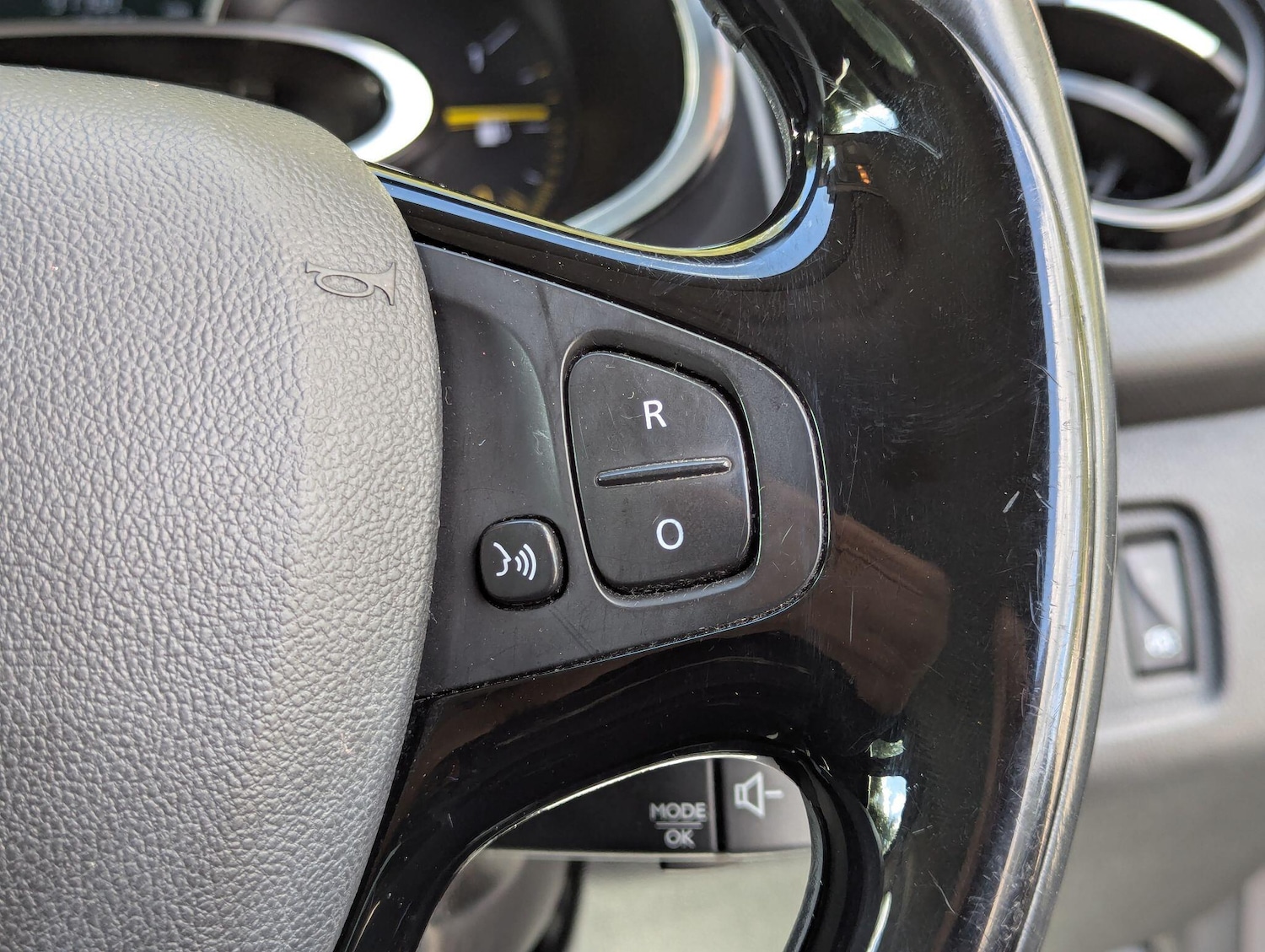 Used Renault Clio 2015 for sale - 76043050: Photo 18