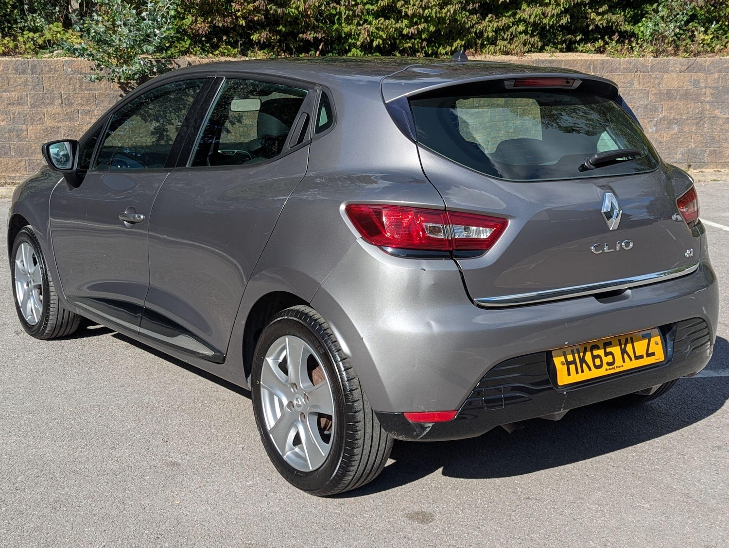 Used Renault Clio 2015 for sale - 76043050: Photo 2