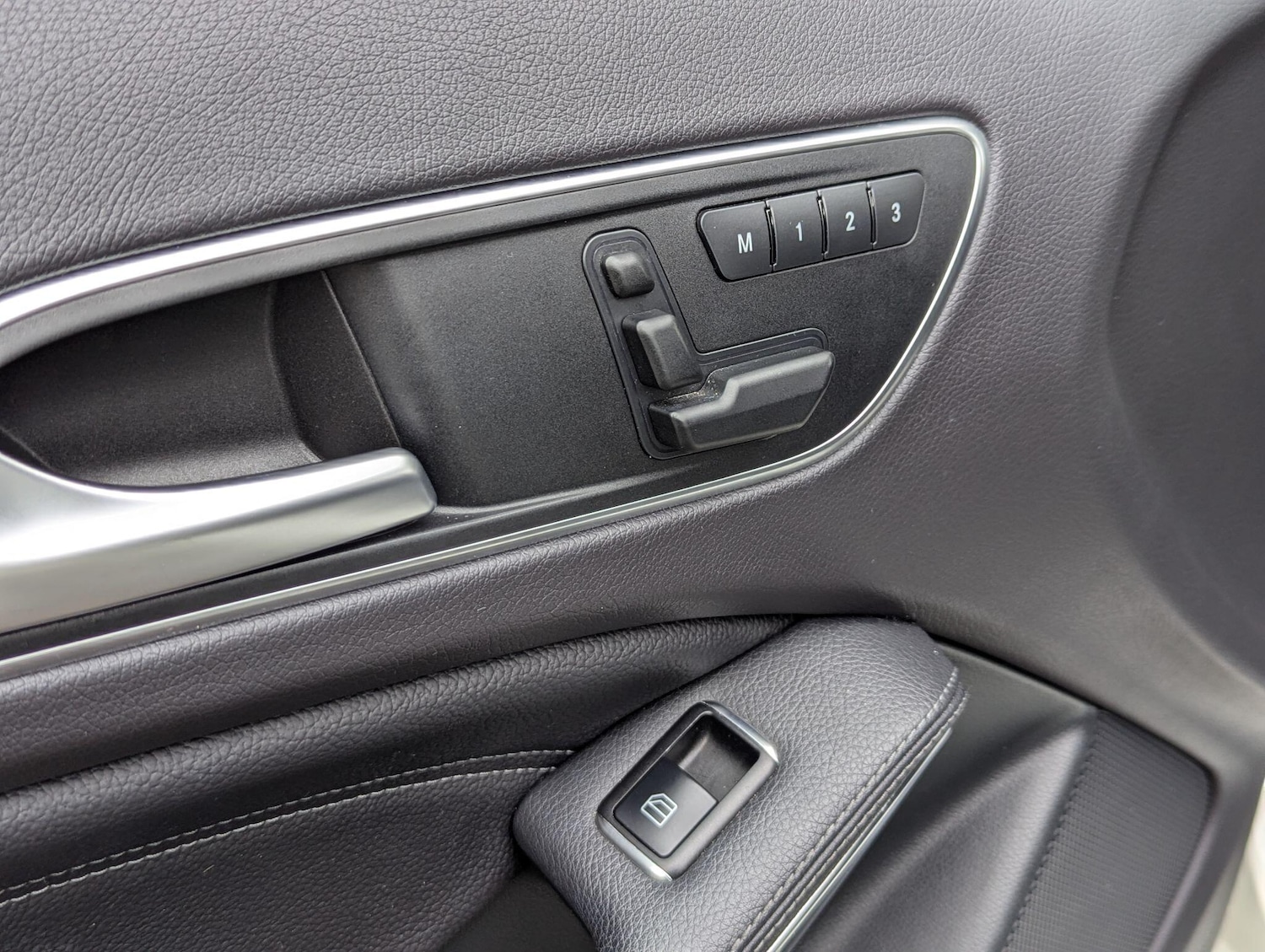 Used Mercedes-Benz GLA 2015 for sale - 76136277: Photo 40