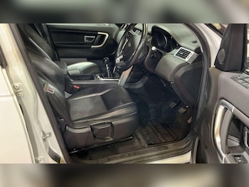 Used Land Rover Discovery Sport 2017 for sale - 76001564: Photo