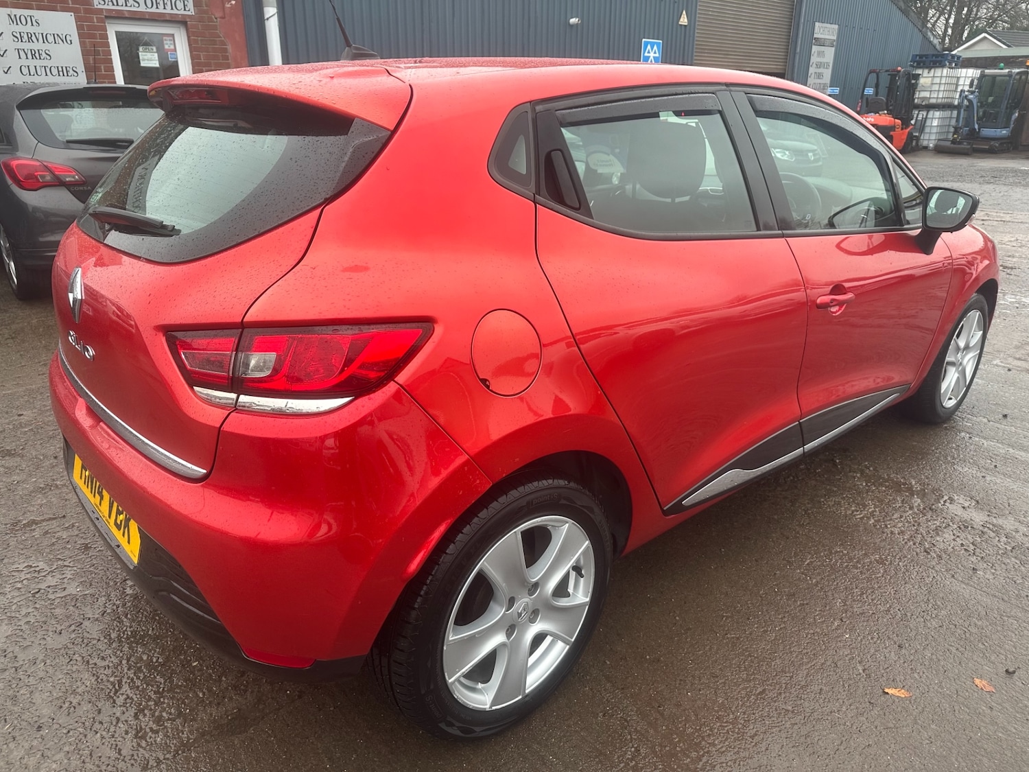 Used Renault Clio 2014 for sale - 76855510: Photo 2