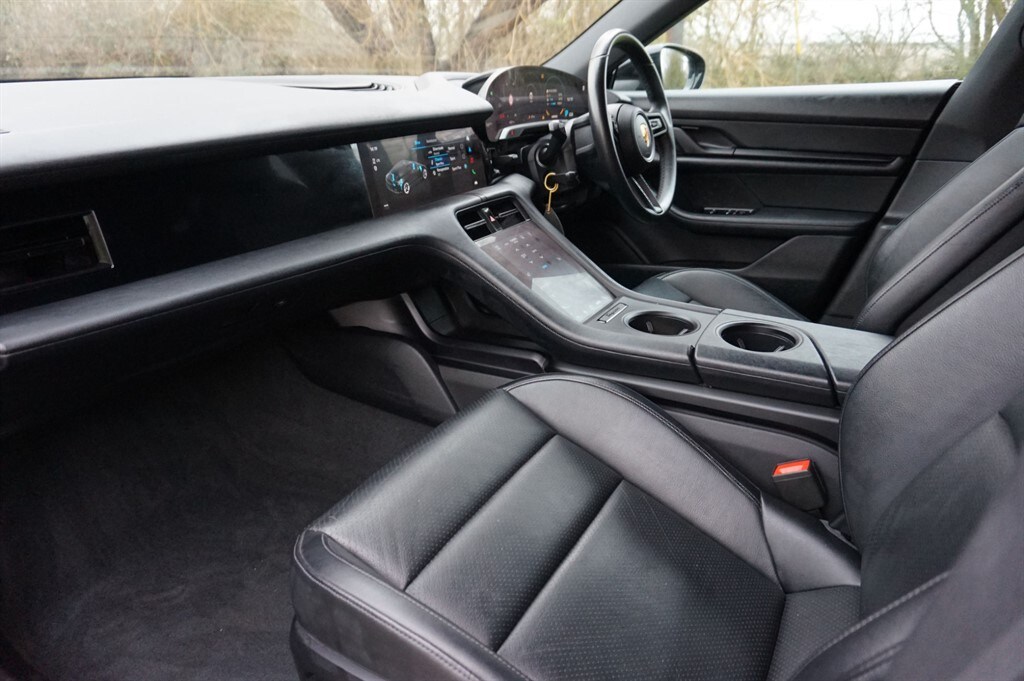 Used Porsche Taycan 2022 for sale - 77513899: Photo 6