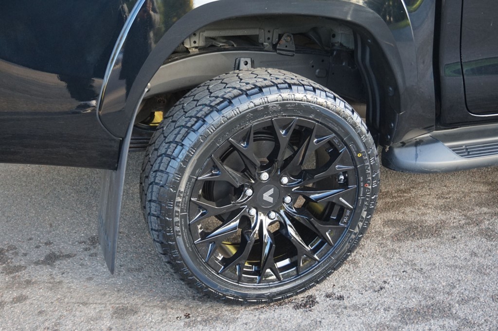 Used Toyota Hilux 2023 for sale - 76400918: Photo 22