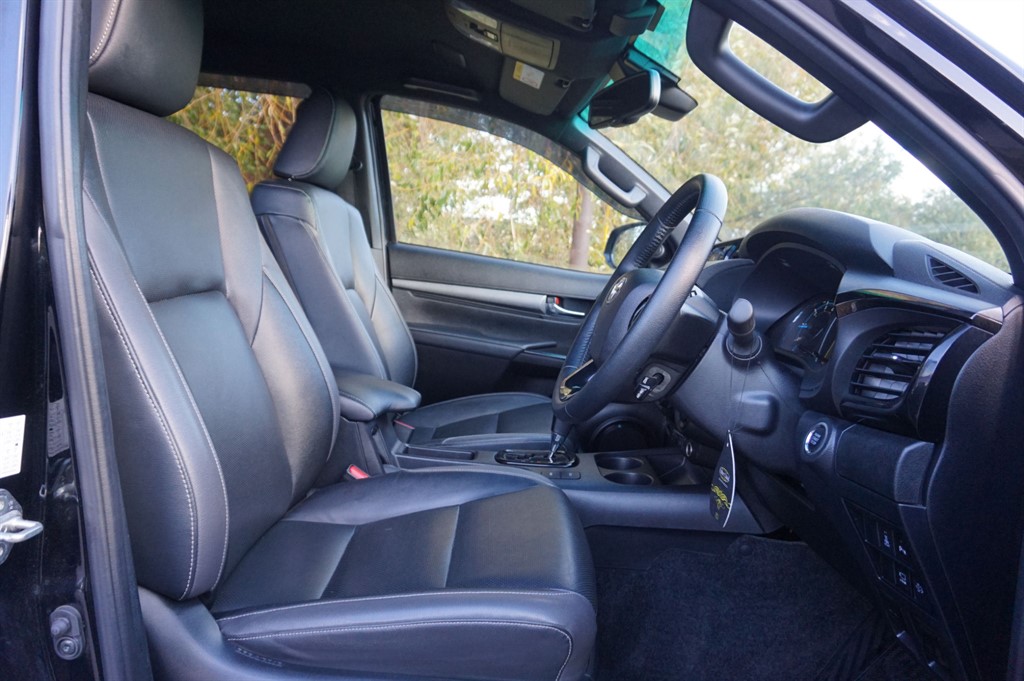 Used Toyota Hilux 2023 for sale - 76400918: Photo 24