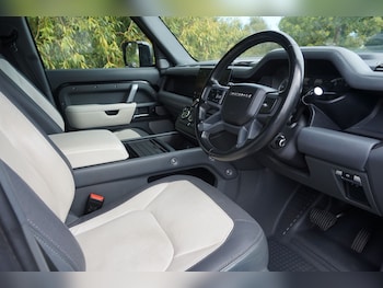 Used Land Rover Defender 2023 for sale - 79442877: Photo