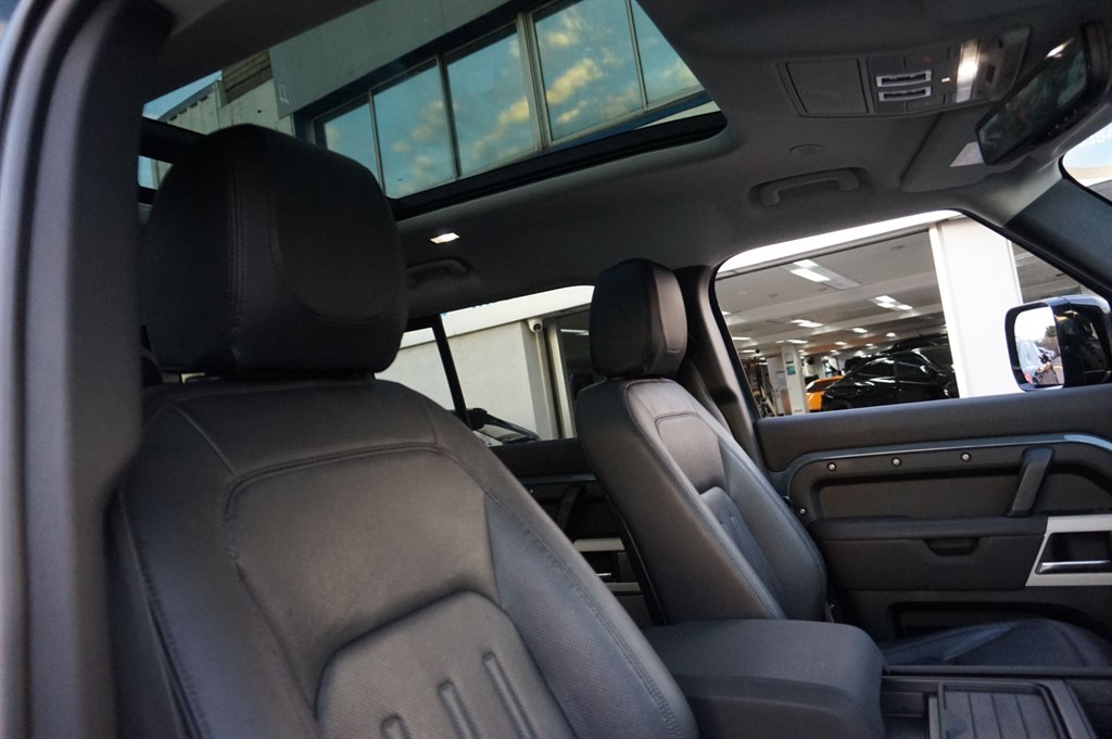 Used Land Rover Defender 2021 for sale - 76532351: Photo 16