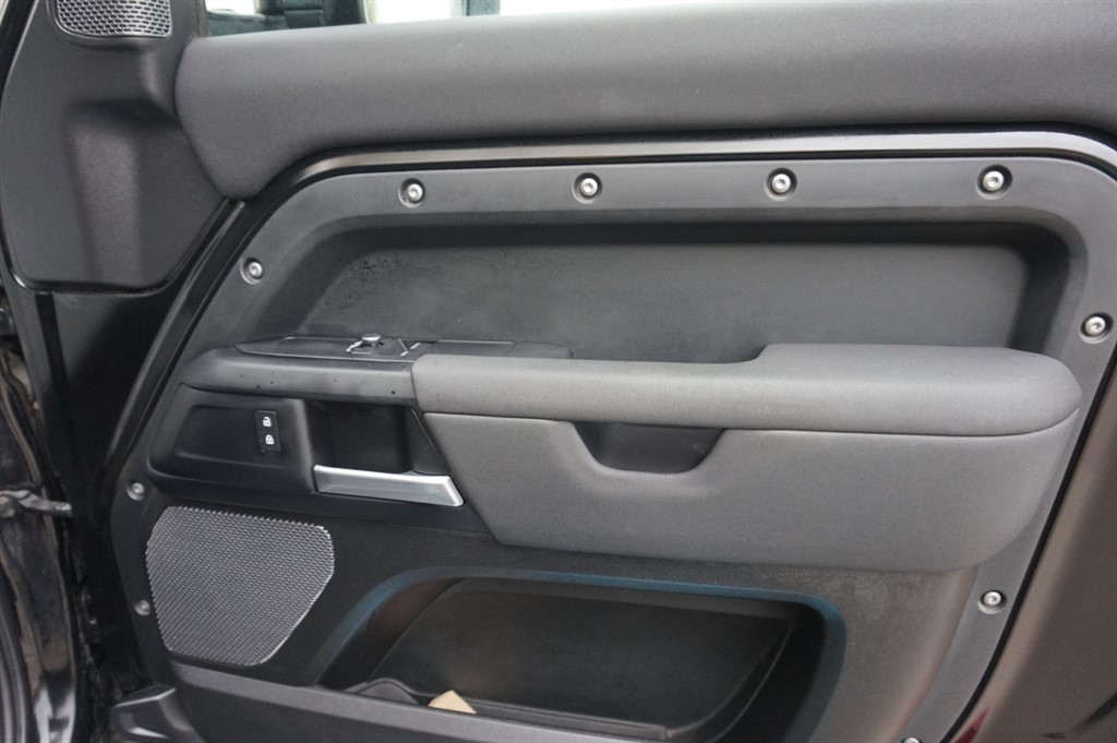 Used Land Rover Defender 2021 for sale - 78061574: Photo 32
