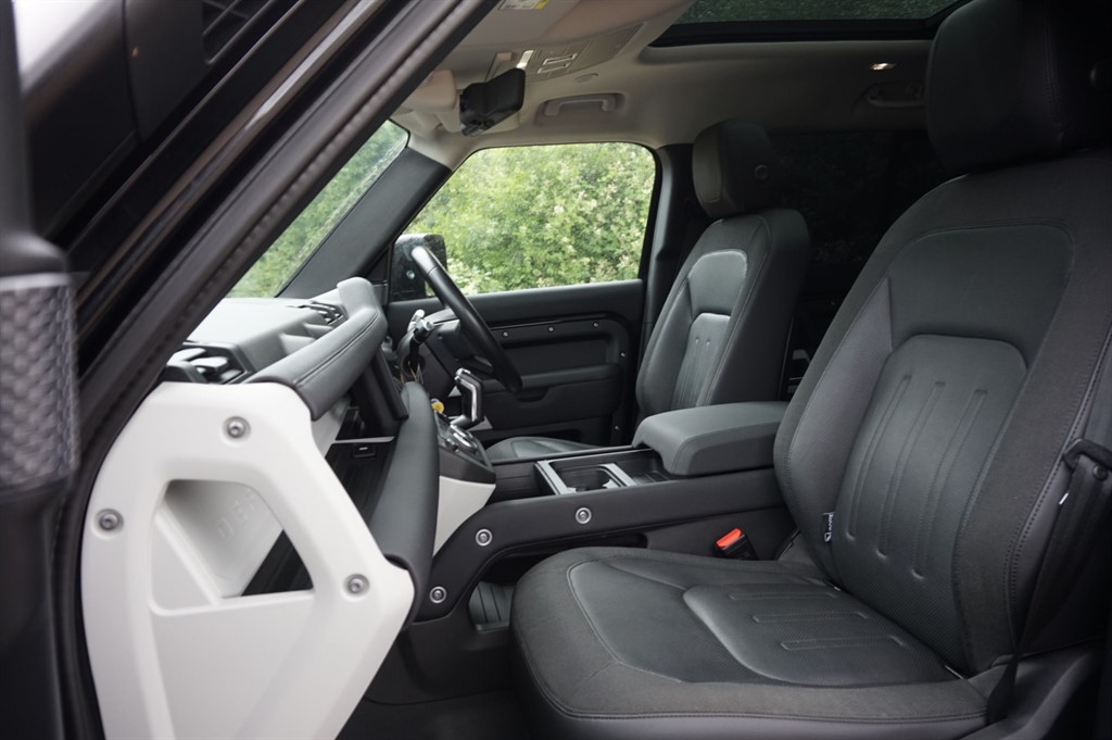 Used Land Rover Defender 2021 for sale - 76856617: Photo 21