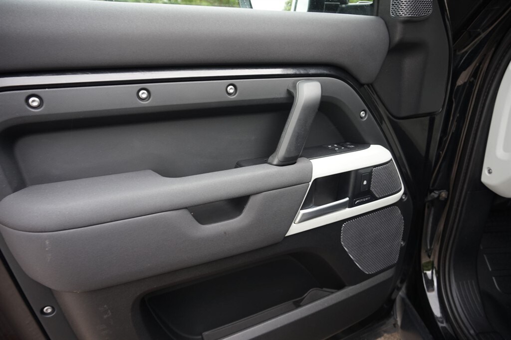 Used Land Rover Defender 2021 for sale - 76856617: Photo 25
