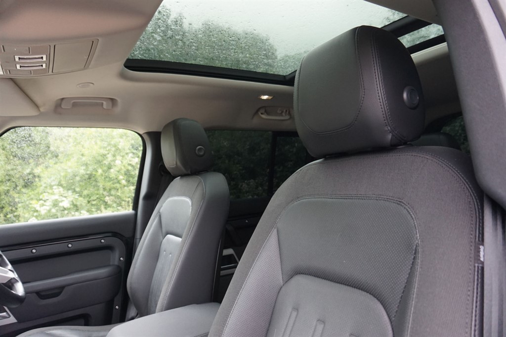 Used Land Rover Defender 2021 for sale - 76856617: Photo 28