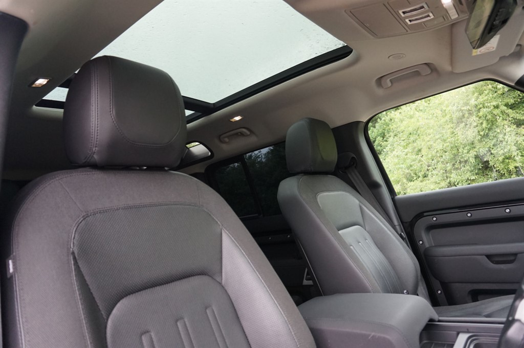 Used Land Rover Defender 2021 for sale - 76856617: Photo 7