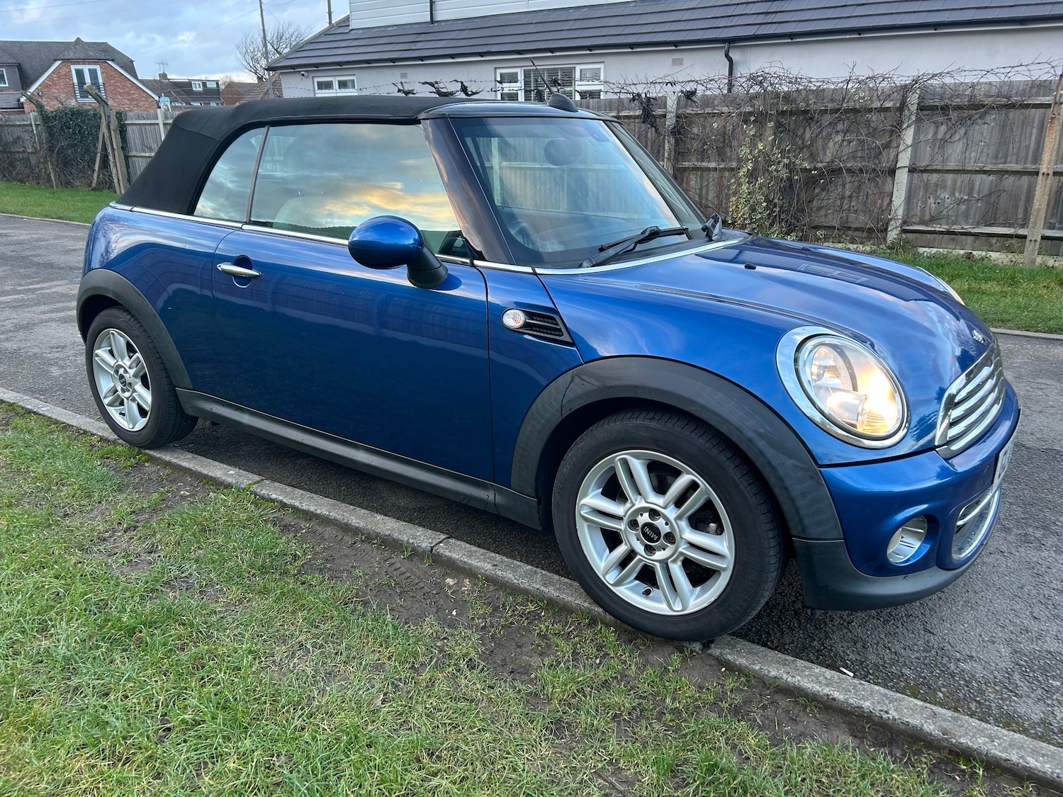 Used MINI Convertible 2012 for sale - 77493809: Photo 2