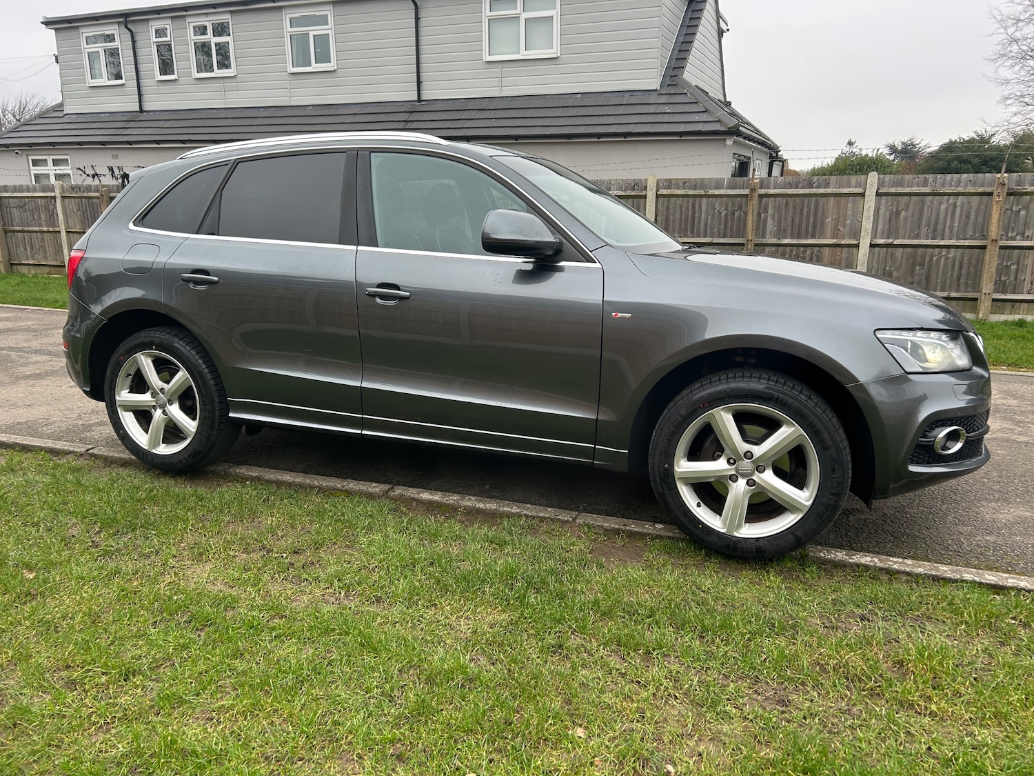 Used Audi Q5 2010 for sale - 77493813: Photo 2