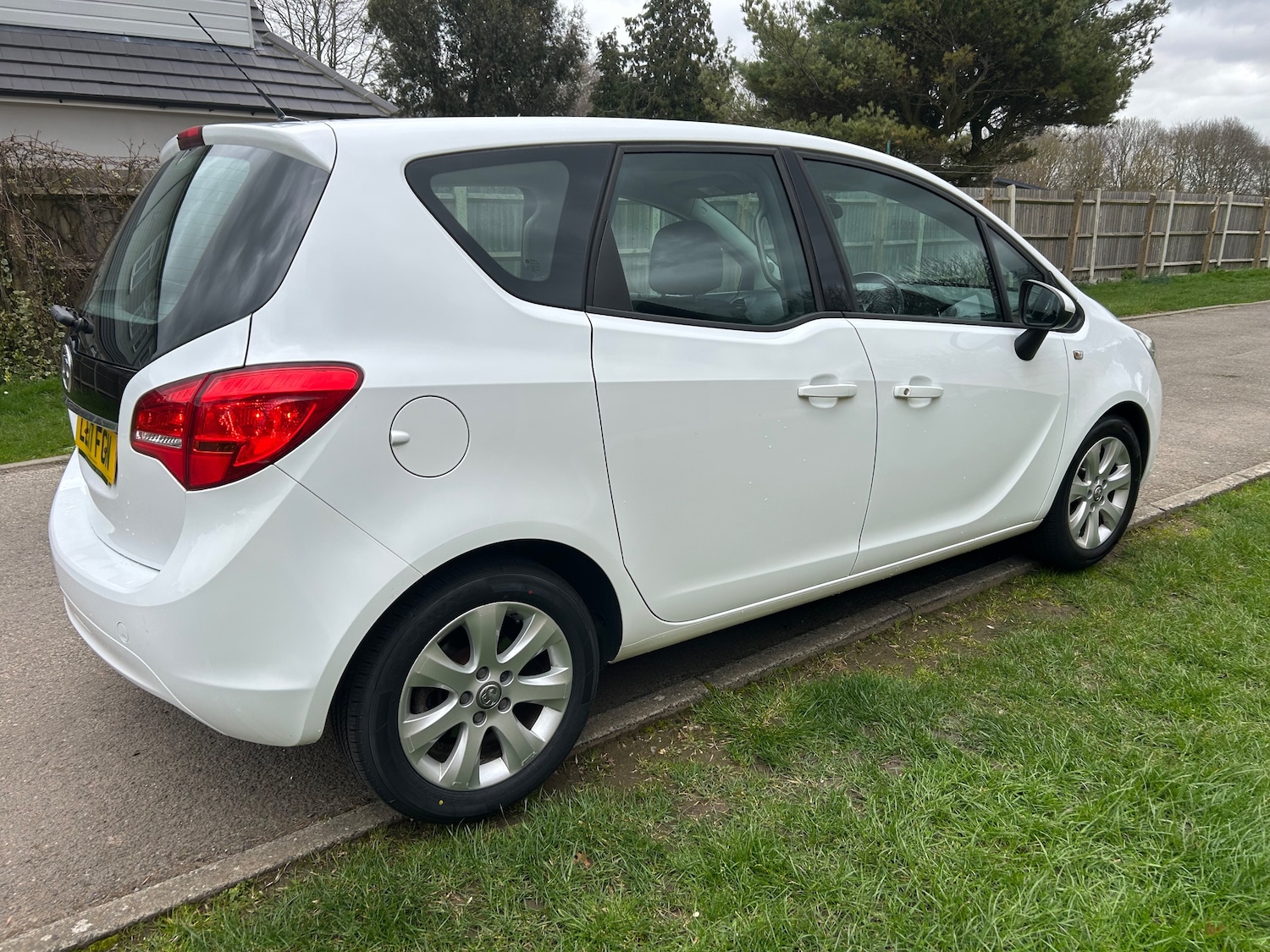 Used Vauxhall Meriva 2017 for sale - 77904342: Photo 3