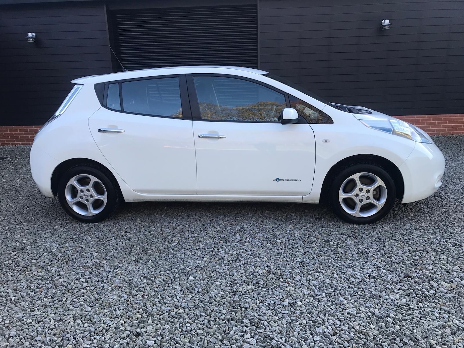Used Nissan Leaf 2017 for sale - 76754762: Photo 2