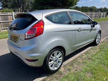 Used Ford Fiesta 2014 for sale - 76501200: Photo