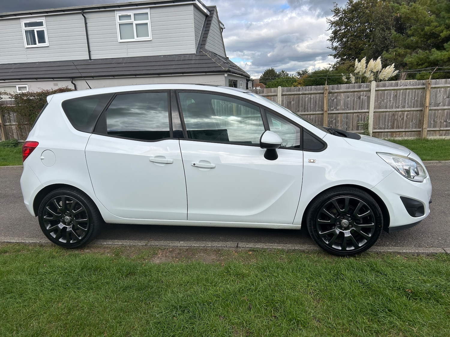 Used Vauxhall Meriva 2011 for sale - 76501202: Photo 2