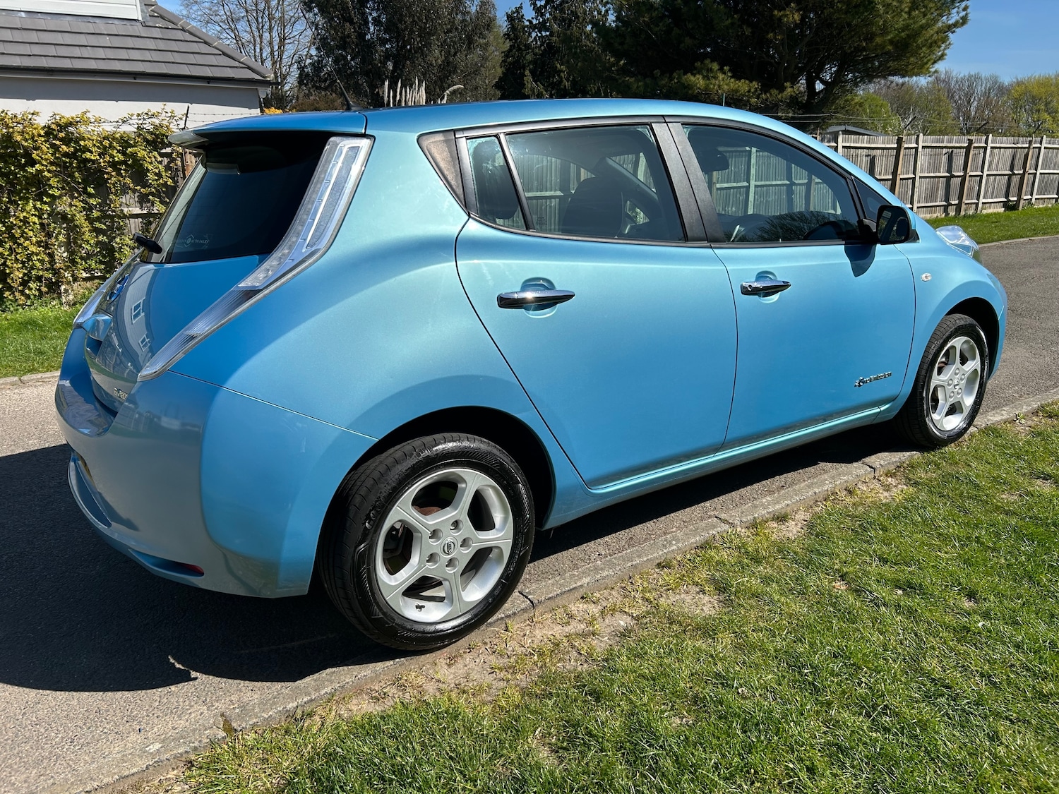 Used Nissan Leaf for sale - 78162997: Photo 2