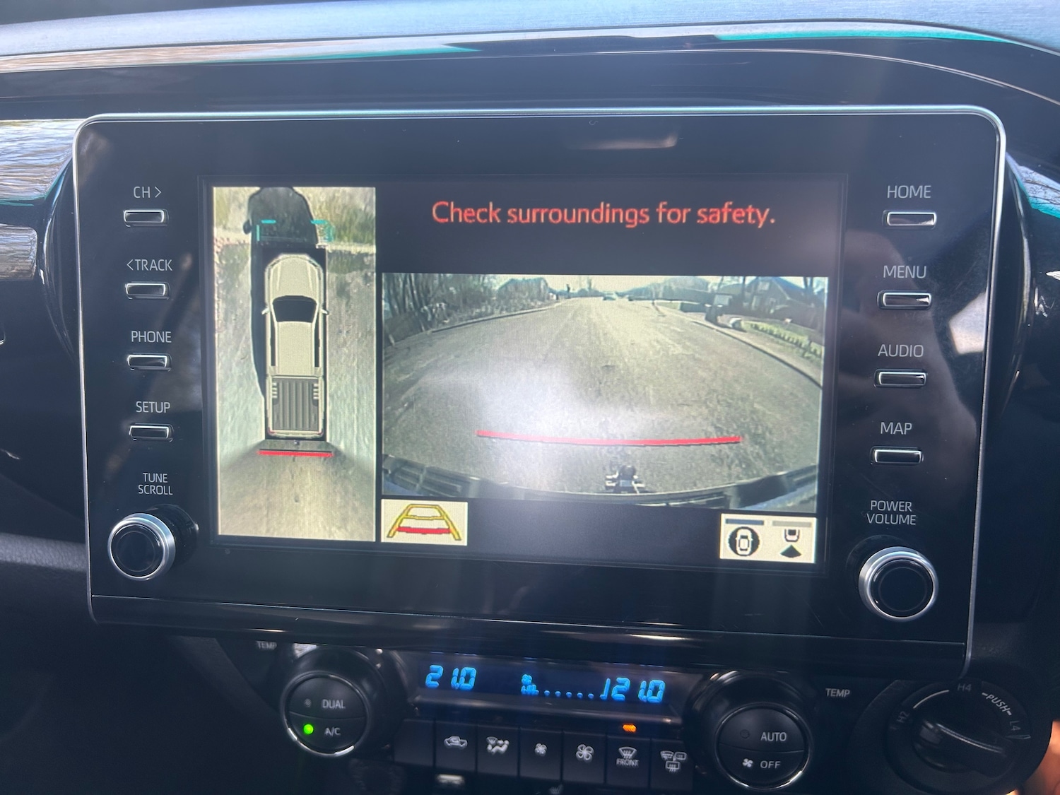 Used Toyota Hilux 2023 for sale - 77726436: Photo 17