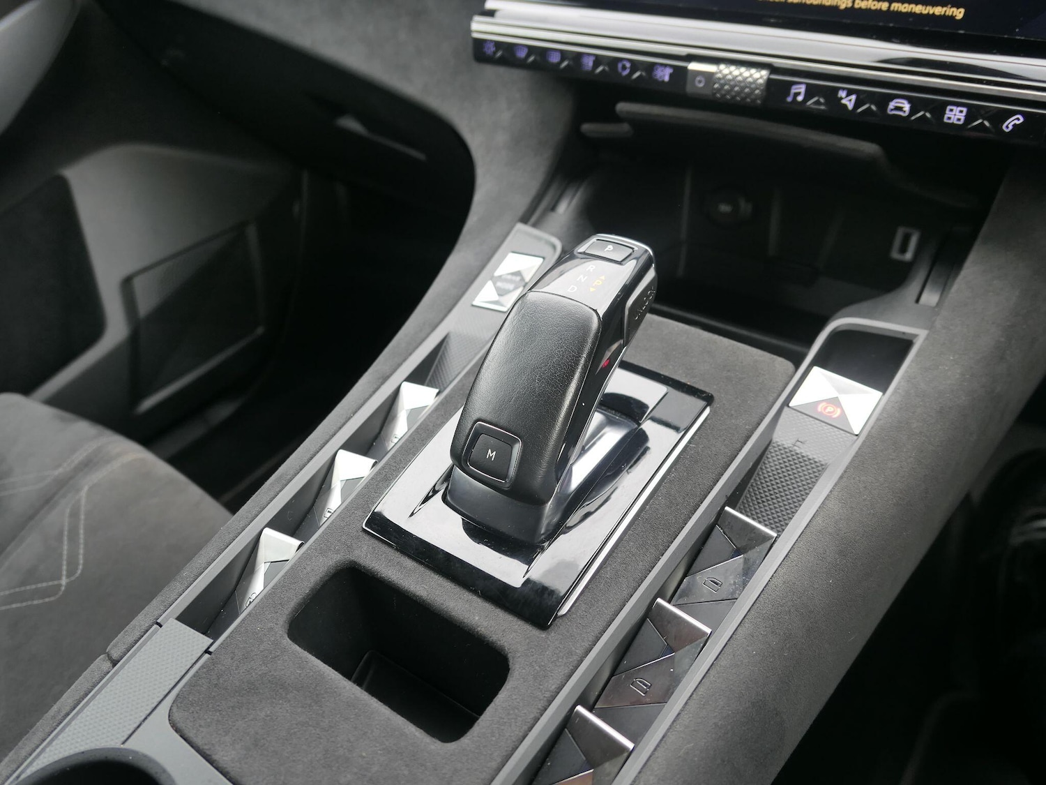 Used DS Automobiles DS 7 Crossback 2018 for sale - 76151952: Photo 12