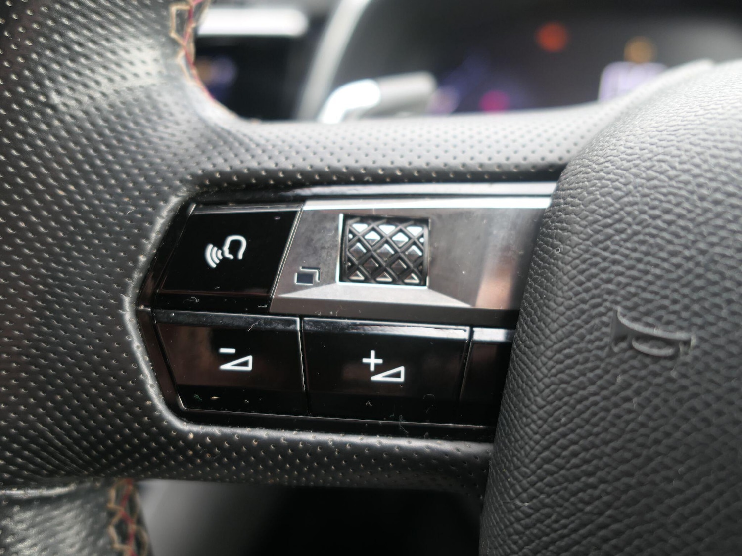 Used DS Automobiles DS 7 Crossback 2018 for sale - 76151952: Photo 16