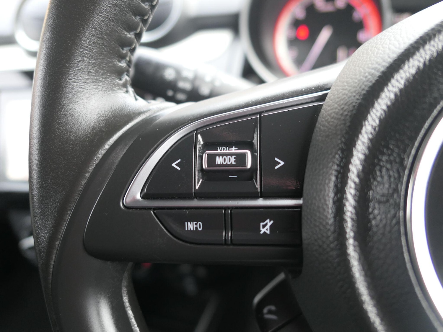 Used Suzuki Swift 2023 for sale - 77029265: Photo 15