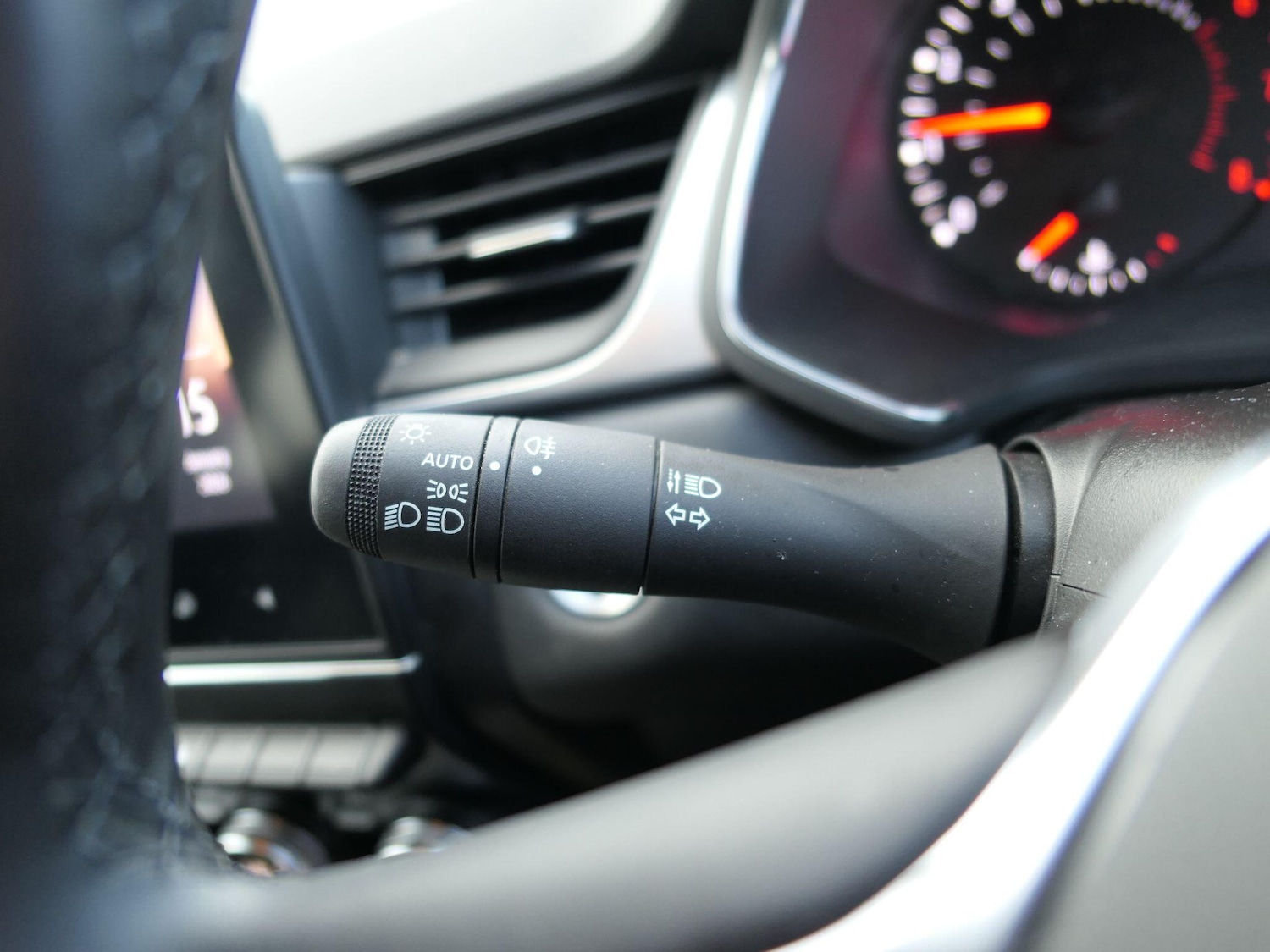 Used Renault Captur for sale - 77709565: Photo 15