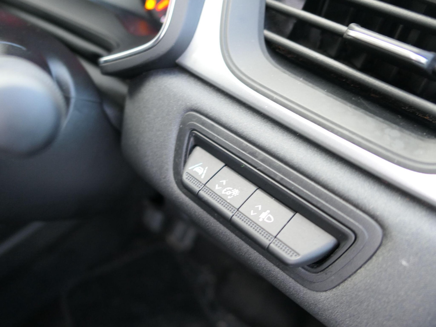 Used Renault Captur for sale - 77537408: Photo 11