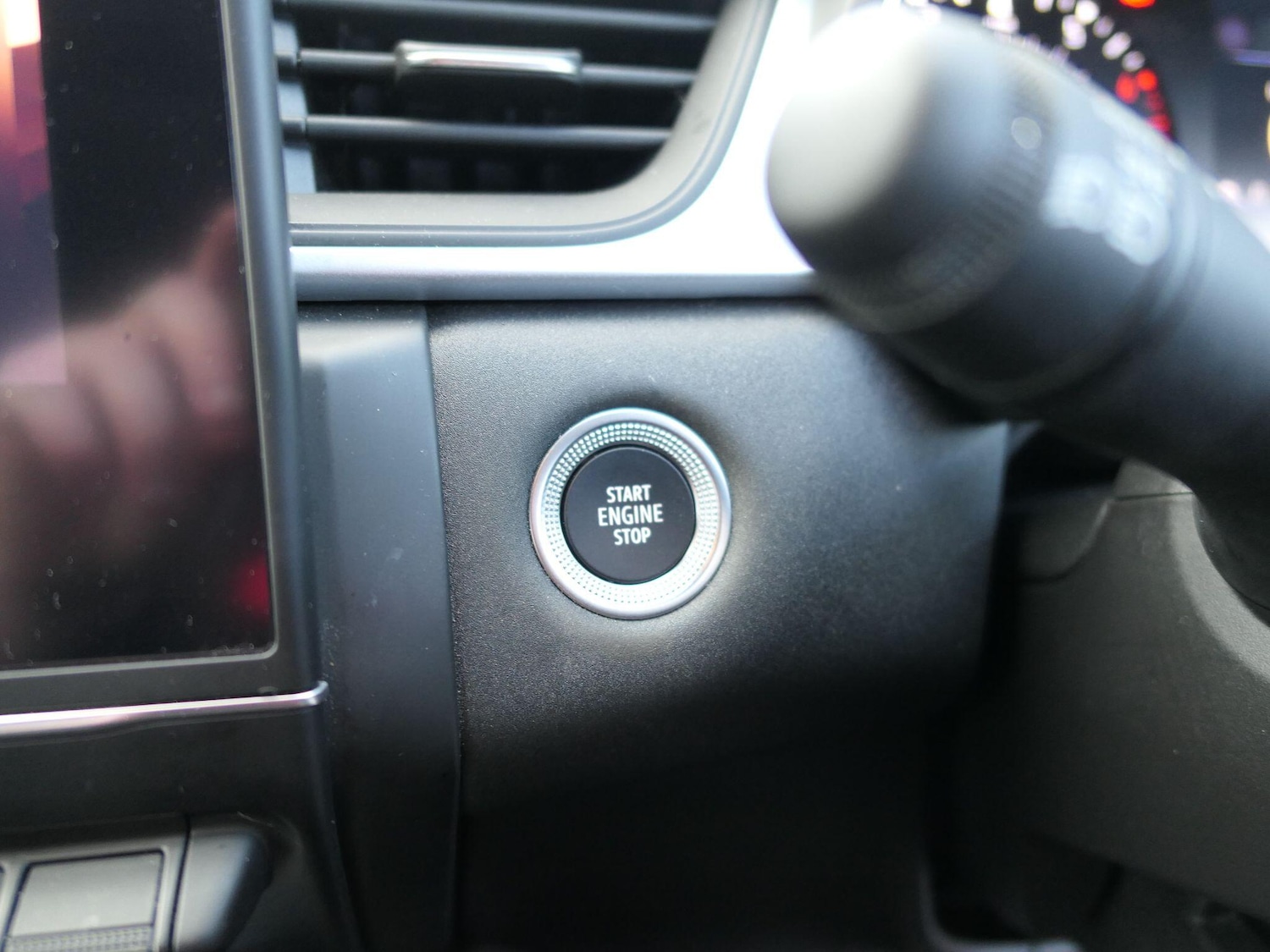 Used Renault Captur for sale - 77537408: Photo 16