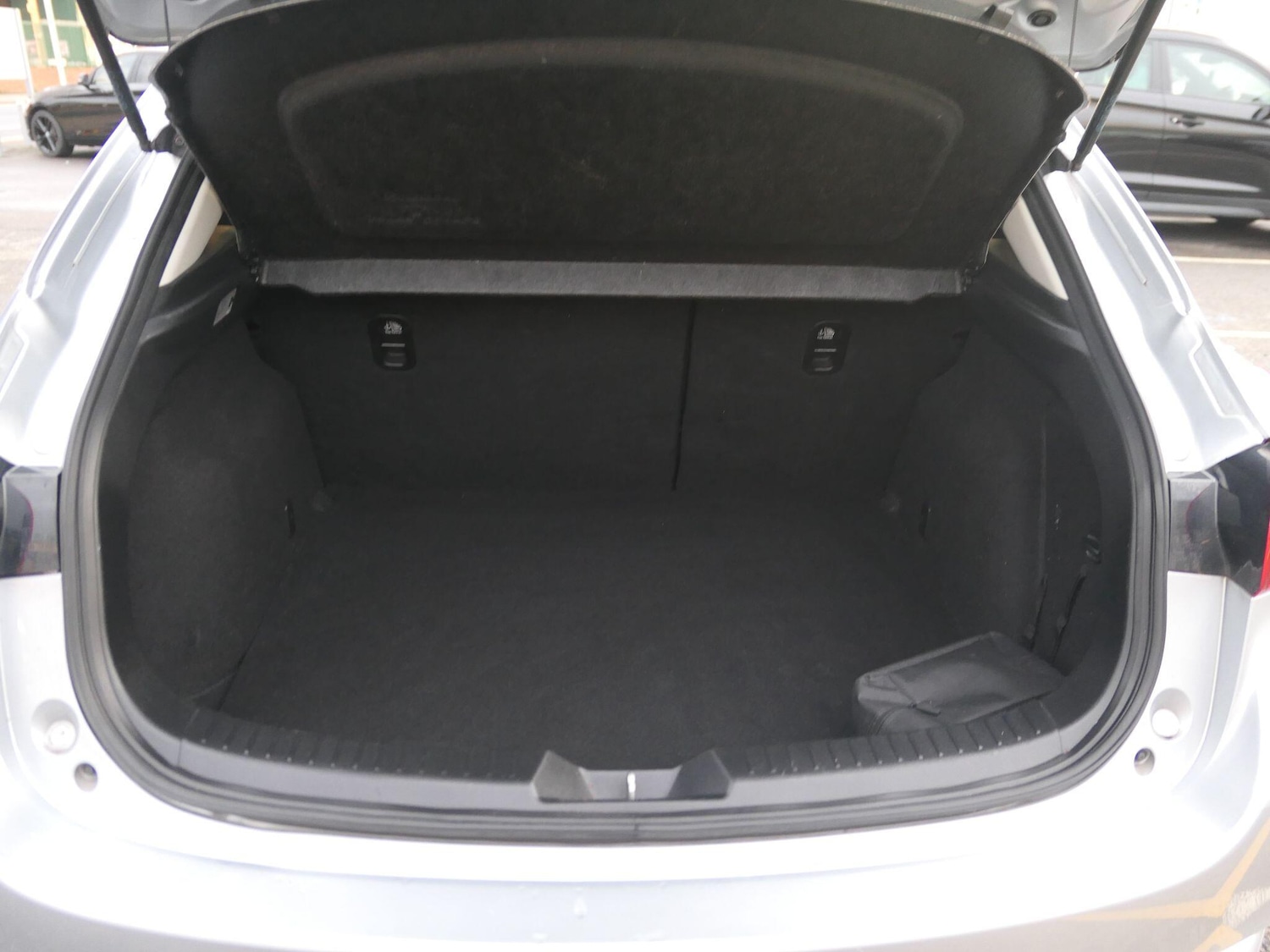 Used Mazda Mazda3 2018 for sale - 76727464: Photo 9