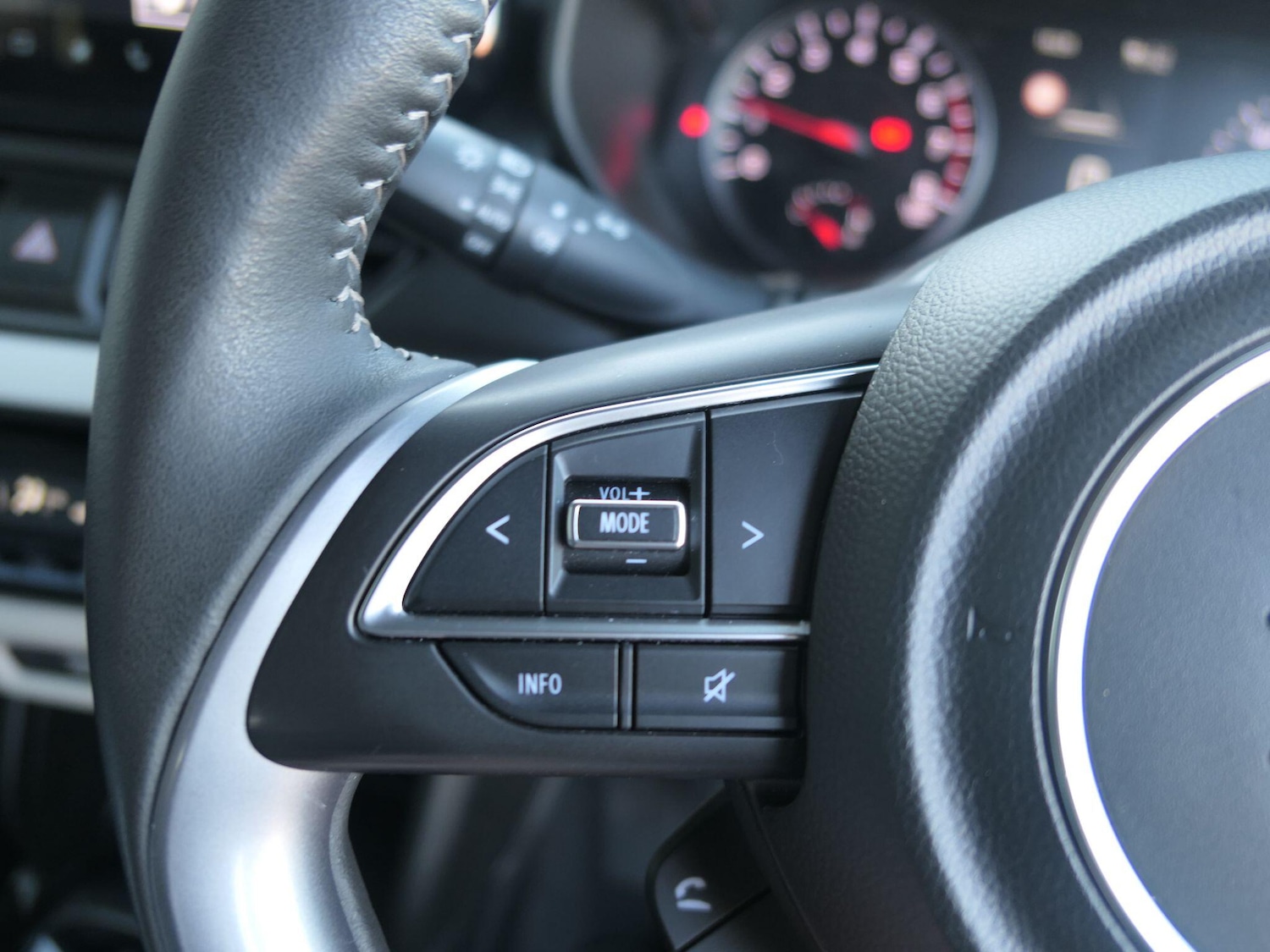 Used Suzuki Swift 2024 for sale - 77738022: Photo 15