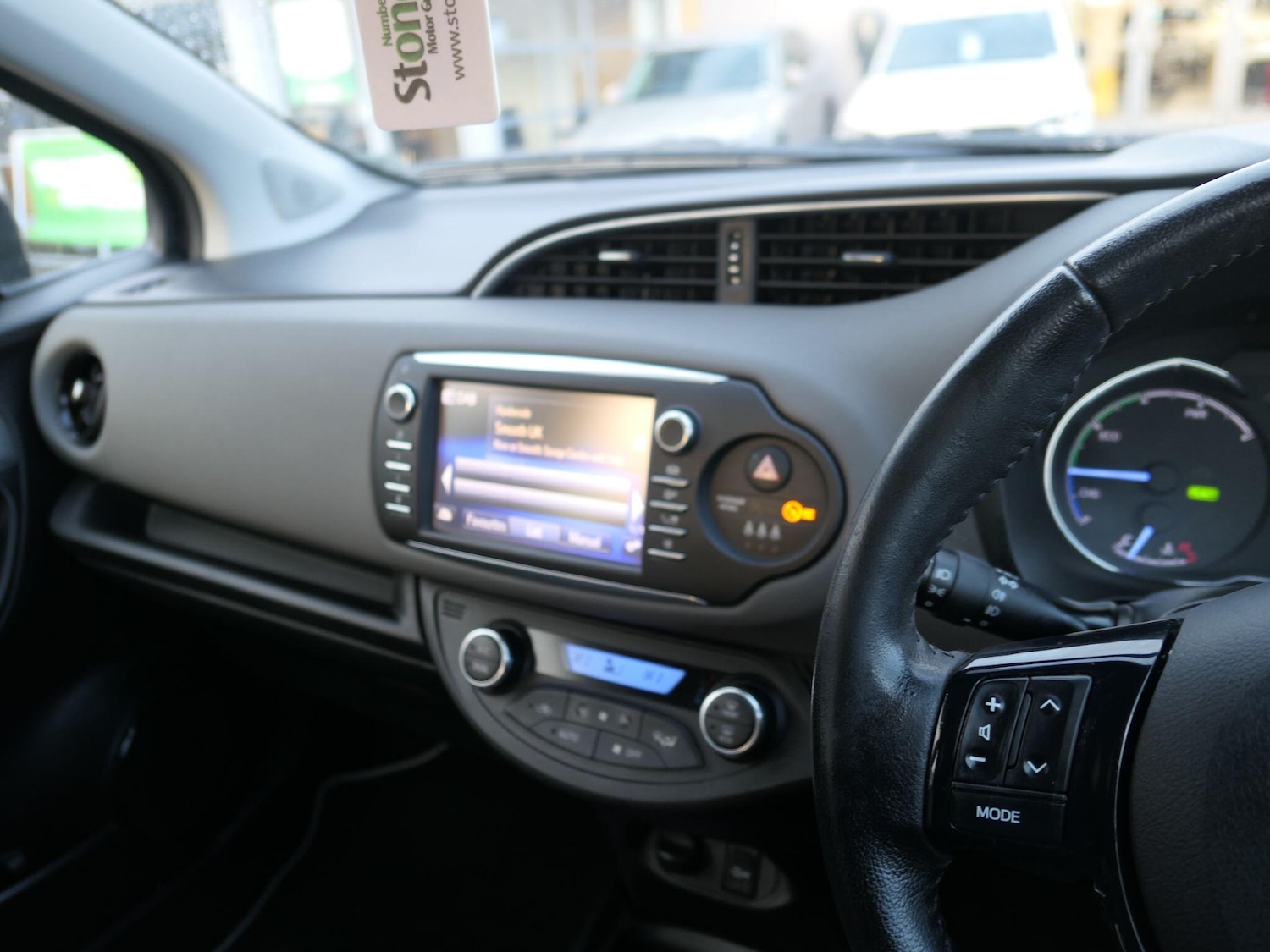 Used Toyota Yaris 2017 for sale - 76727829: Photo 14