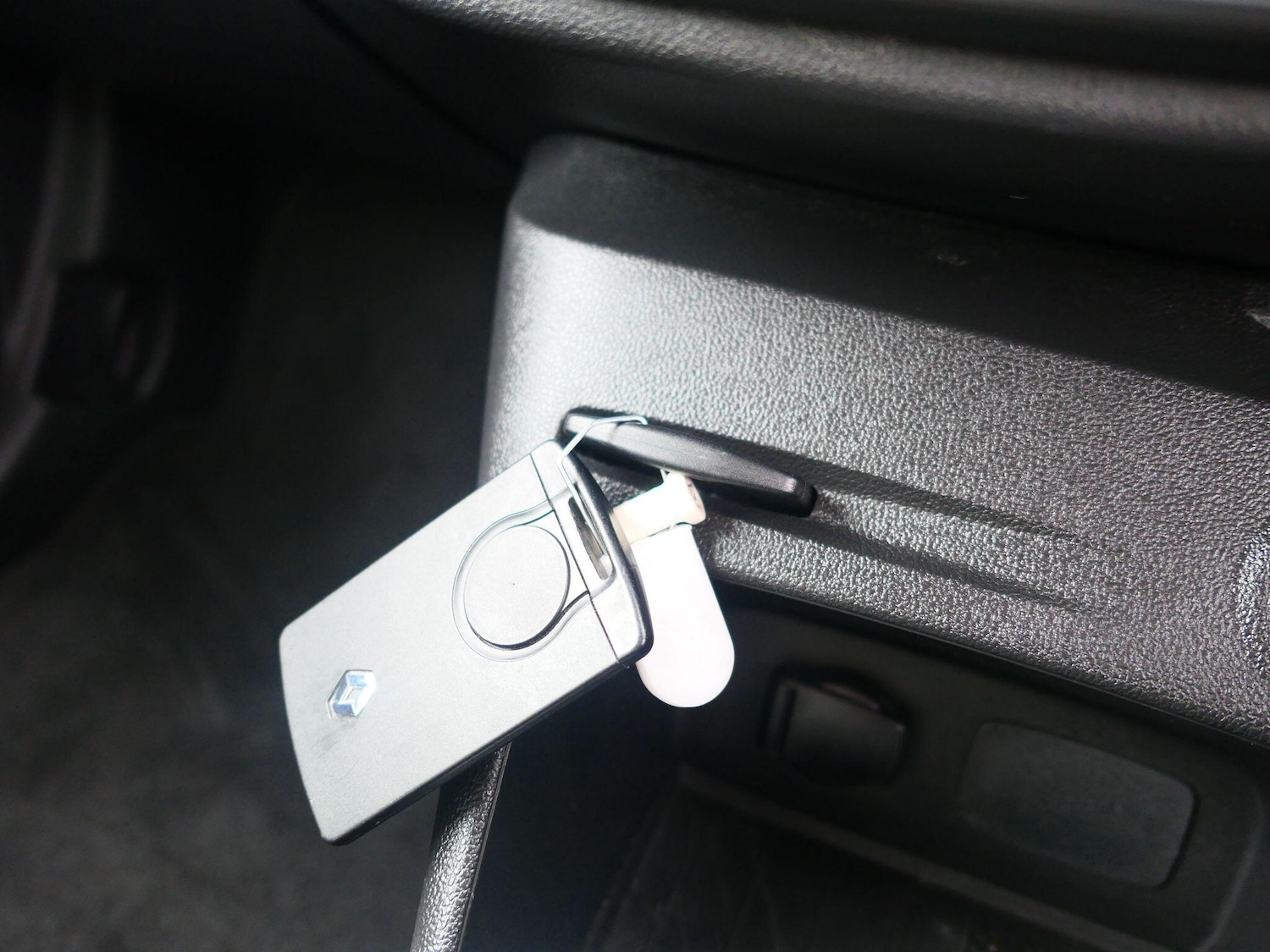 Used Renault Captur for sale - 78136225: Photo 27