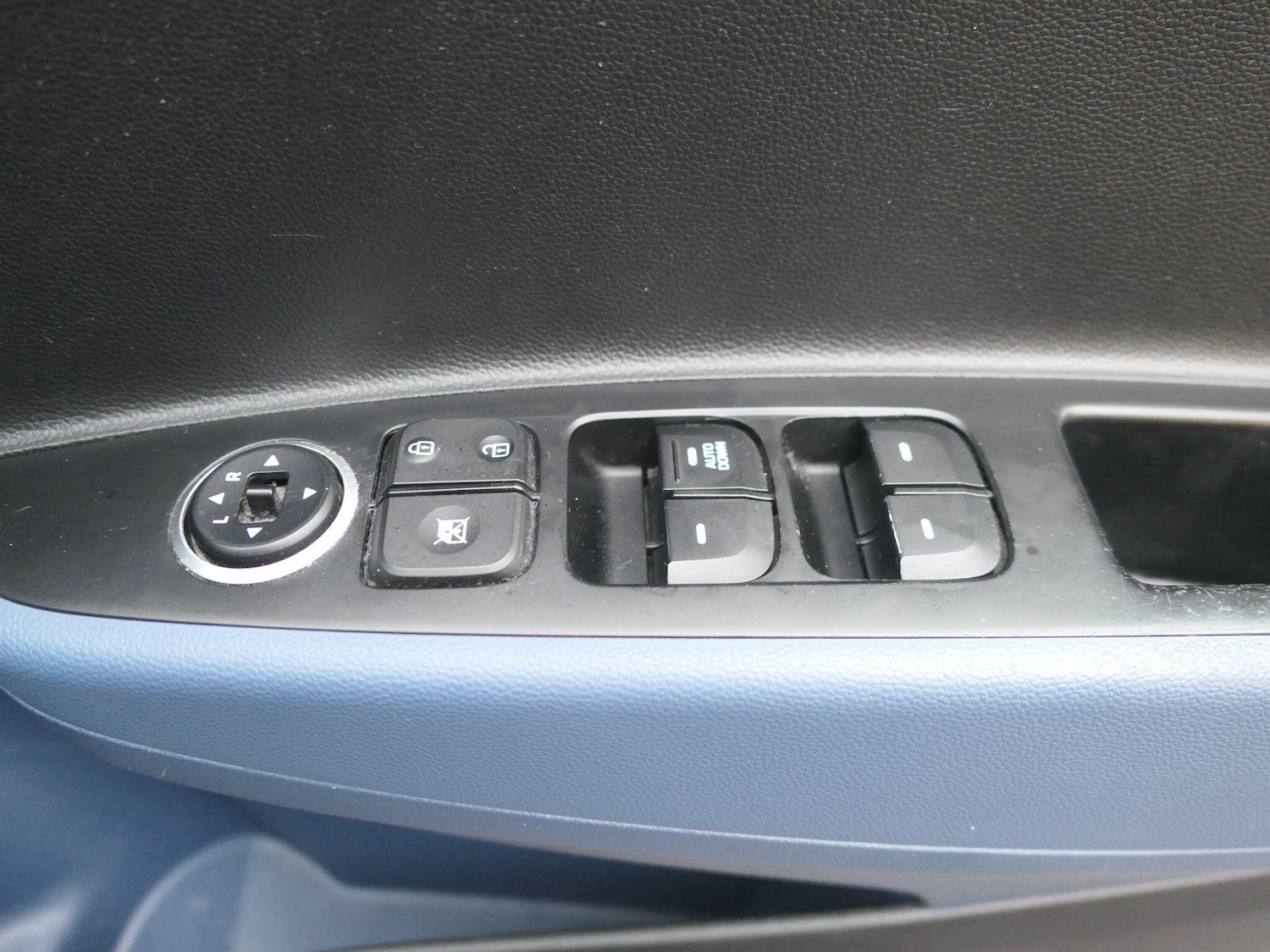 Used Hyundai i10 2016 for sale - 76801283: Photo 18