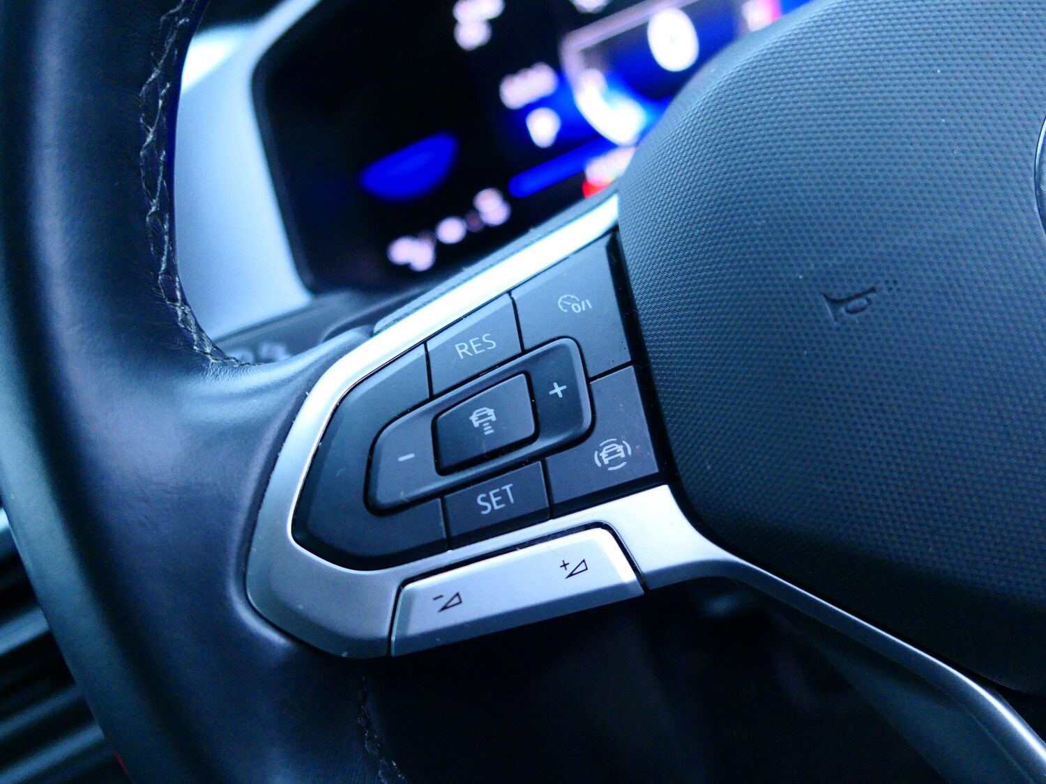 Used Volkswagen T-Roc for sale - 77468547: Photo 15