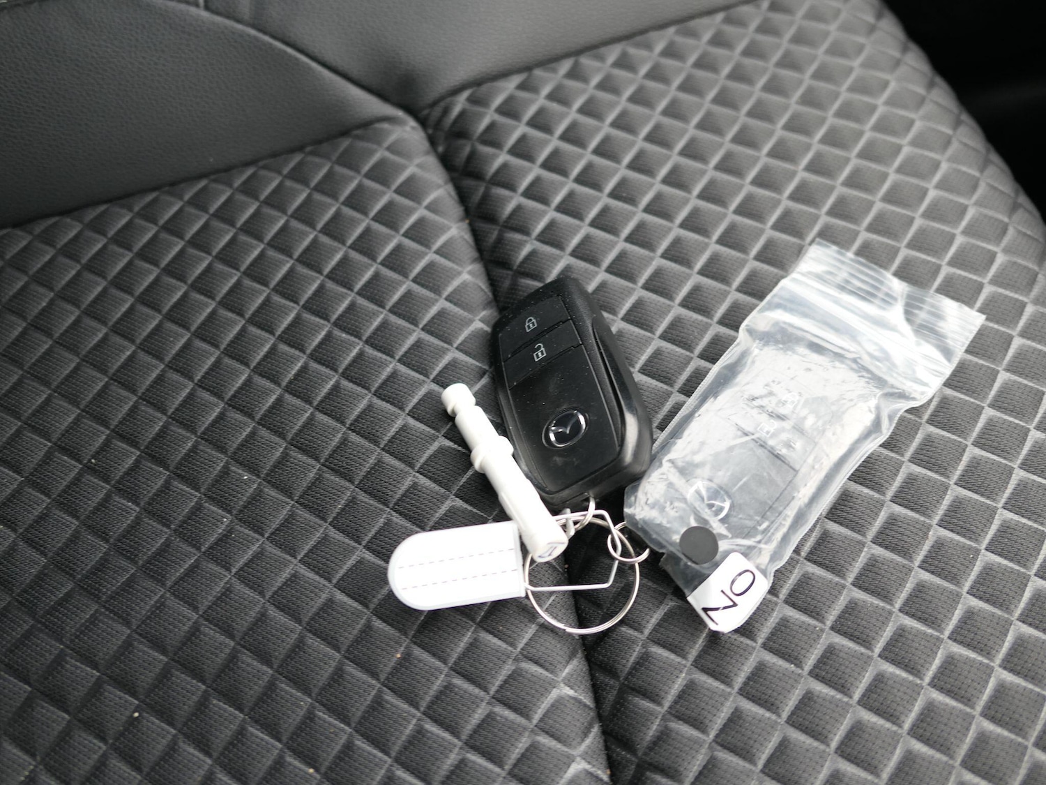 Used Mazda Mazda2 HYBRID 2024 for sale - 77737936: Photo 21