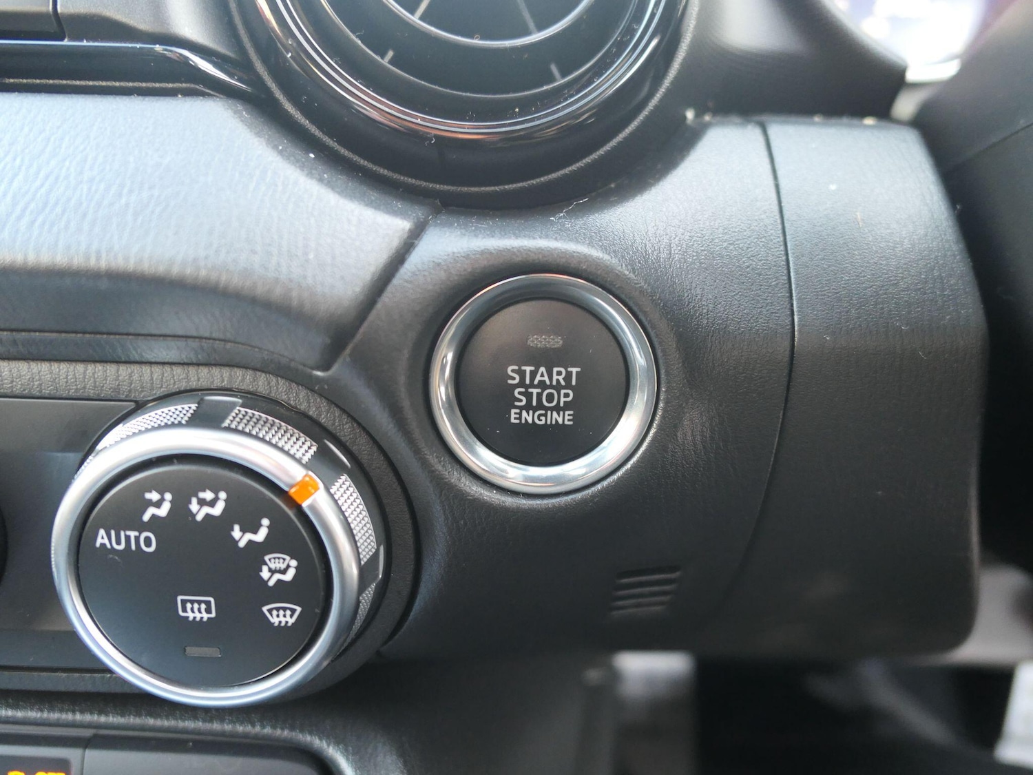 Used Mazda MX-5 2017 for sale - 76824800: Photo 9