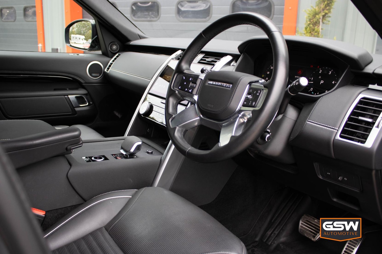 Used Land Rover Discovery 2023 for sale - 76282567: Photo 2