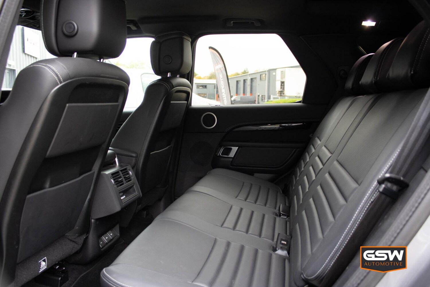 Used Land Rover Discovery 2023 for sale - 76282567: Photo 3