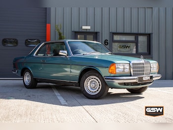 Used Mercedes-Benz 230 1983 for sale - 76028320: Photo