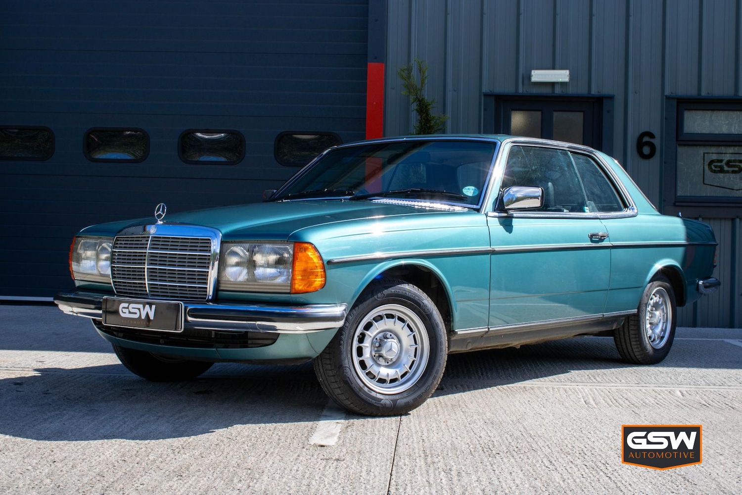 Used Mercedes-Benz 230 1983 for sale - 76028320: Photo 2