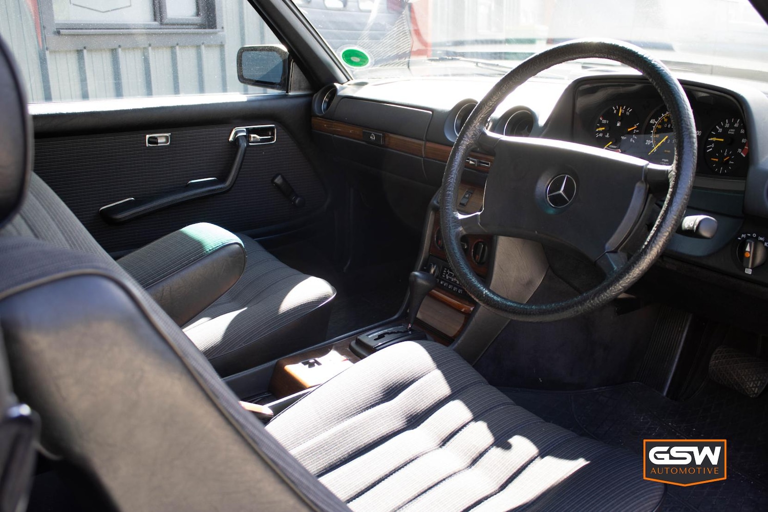 Used Mercedes-Benz 230 1983 for sale - 76028320: Photo 4