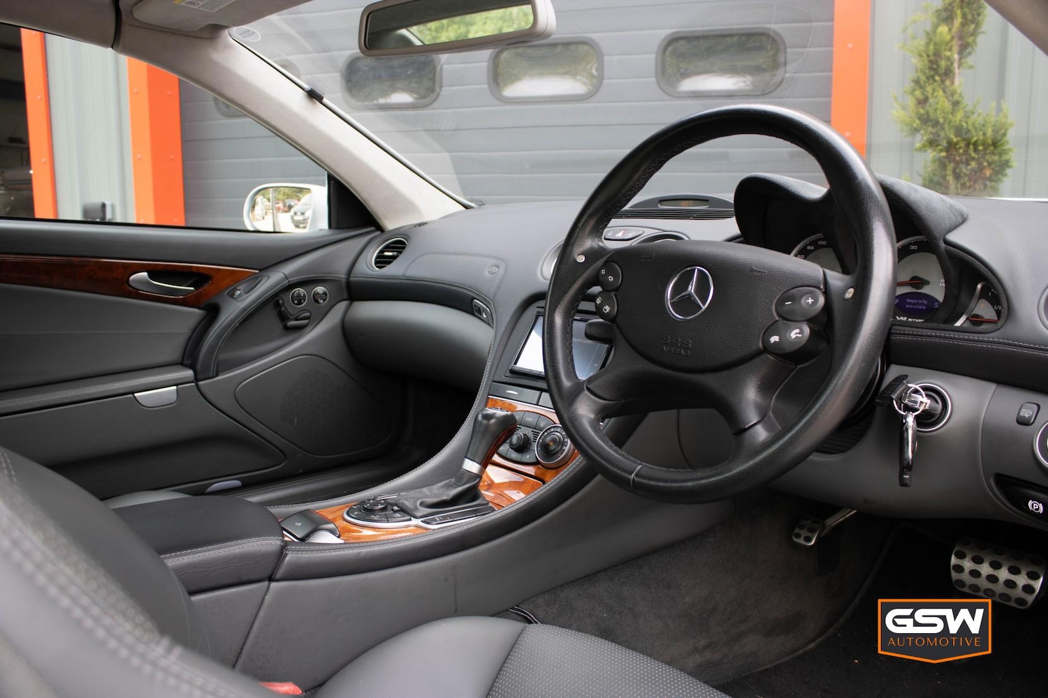 Used Mercedes-Benz SL 2004 for sale - 75791732: Photo 3
