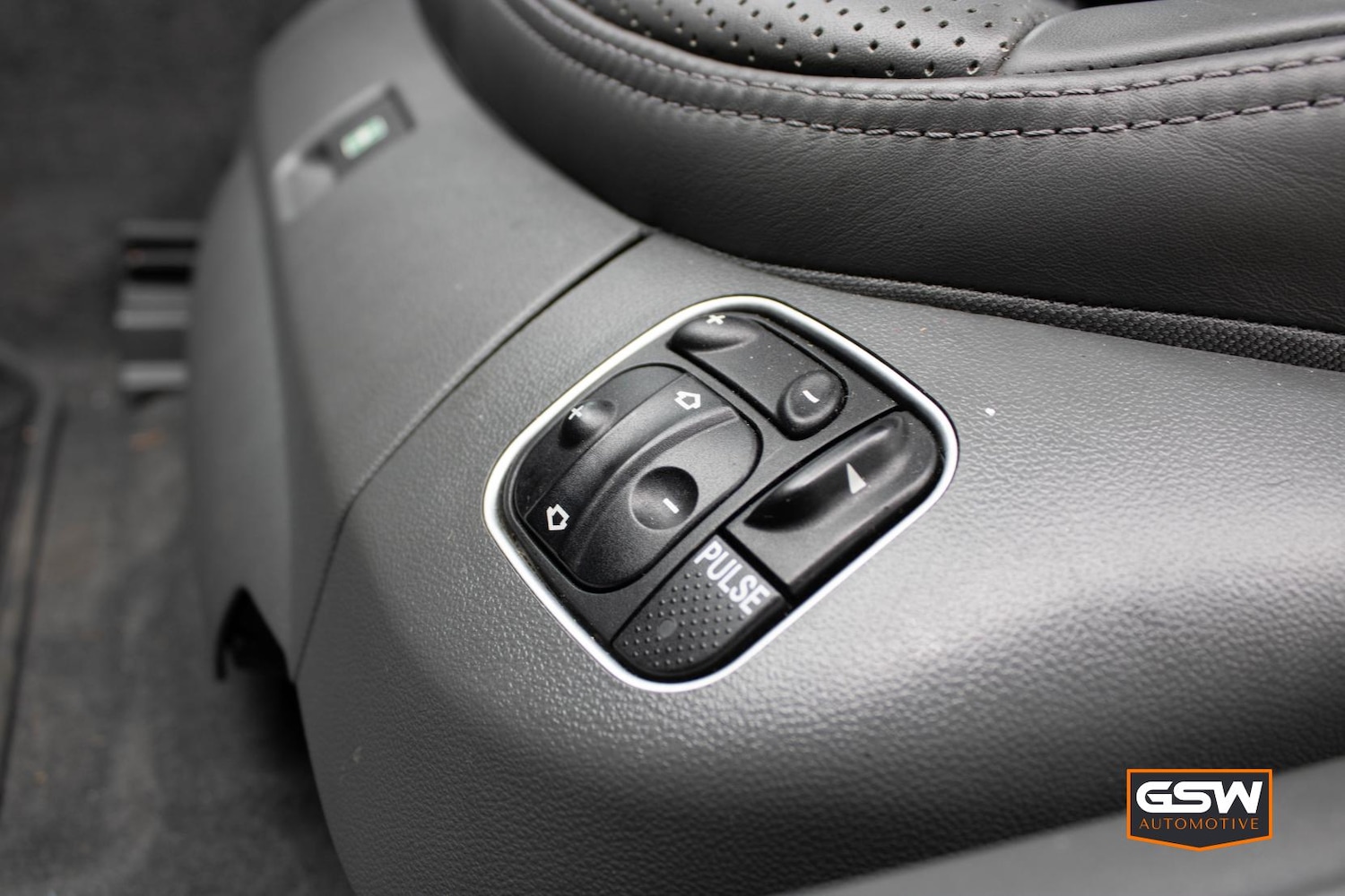 Used Mercedes-Benz SL 2004 for sale - 75791732: Photo 8