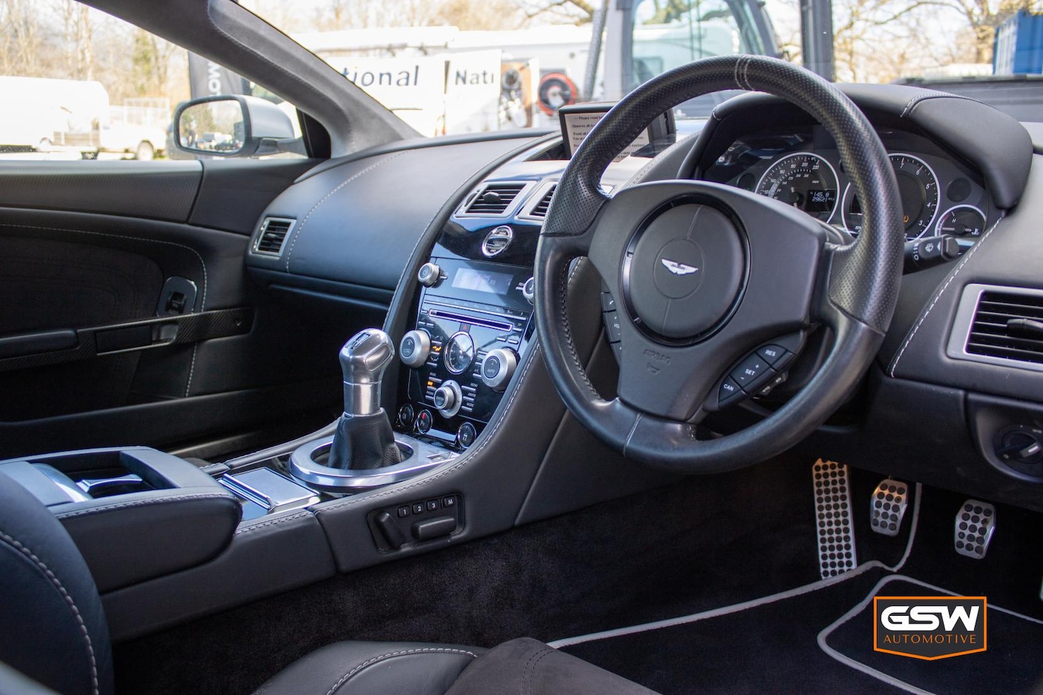 Used Aston Martin DBS 2009 for sale - 76504793: Photo 2