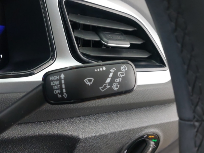 Used Volkswagen T-Roc 2023 for sale - 77141099: Photo 17