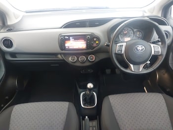 Used Toyota Yaris 2015 for sale - 78290783: Photo