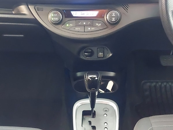 Used Toyota Yaris 2016 for sale - 76325441: Photo 11